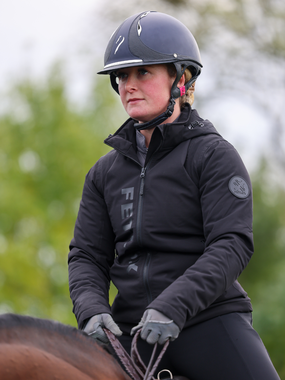 Stride Coat Short worn by horse rider - Fetlox